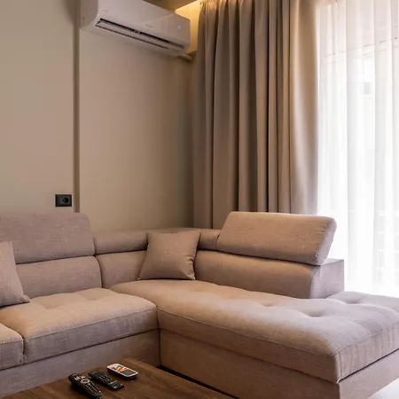 Meri's 13 * Sarandë