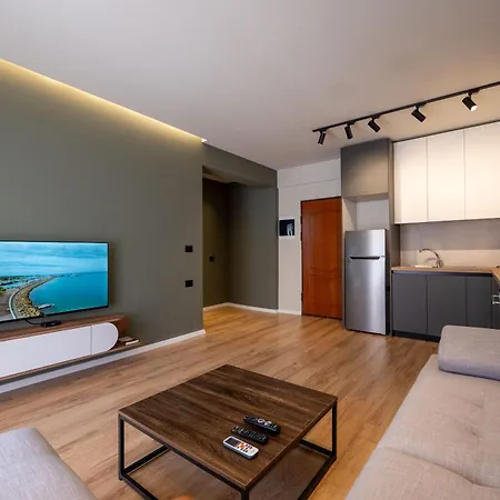 Meri's 13 * Sarandë